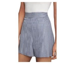 NWT Size 6/8 BCBG High waisted striped shorts. Super flattering! Blue and white.